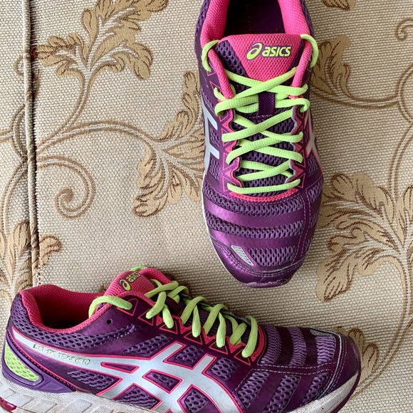 Women’s ASICS Gym Shoes / Sneakers / Running Shoes - Picture 2 of 2